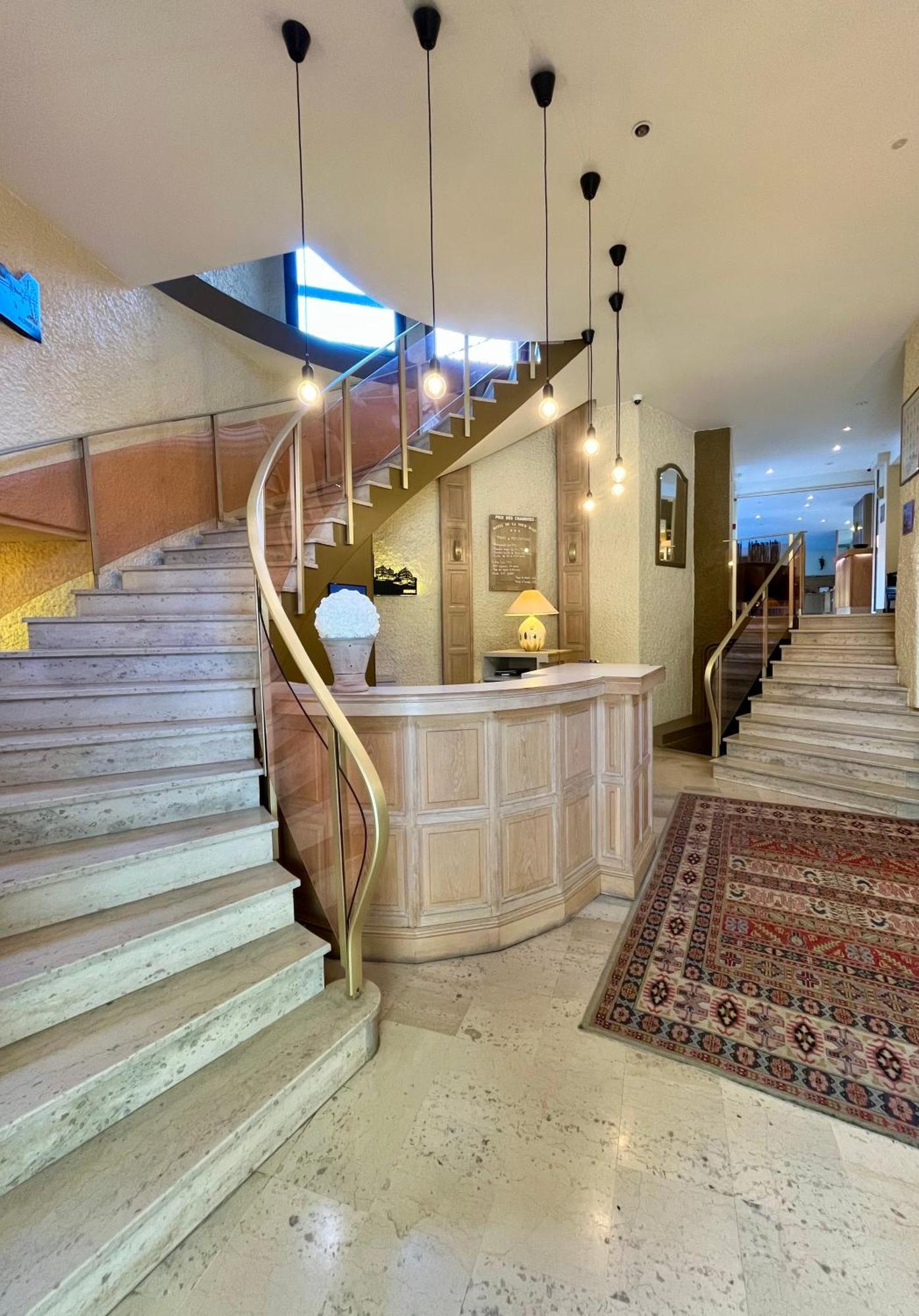 Hôtel Tour Maje Rodez Buitenkant foto